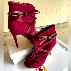Just Fab brand new gorgeous maroon open toe boots